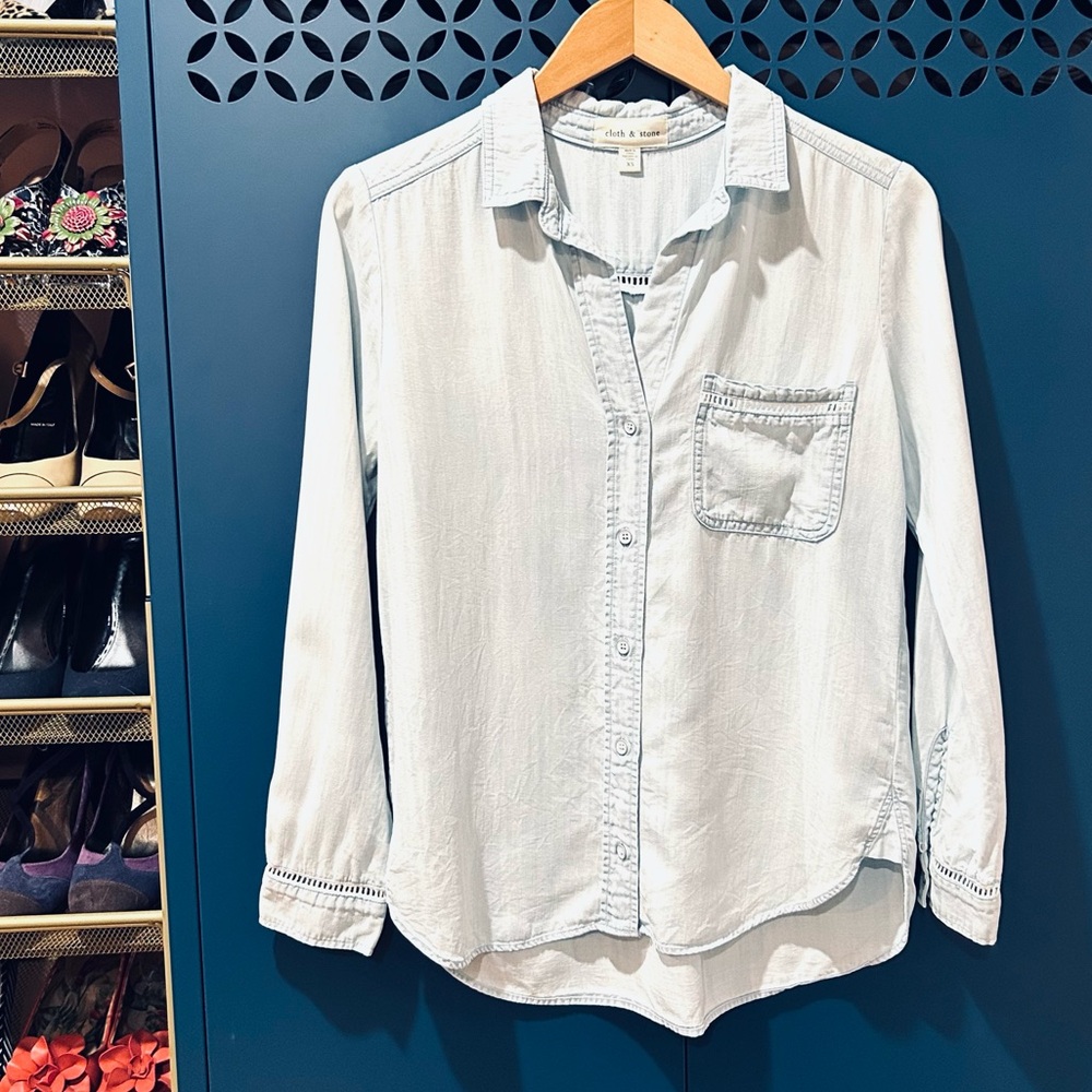 cloth & stone Light Blue Chambray Tencel Button Down Lace Trim Clean Girl XS - Picture 3 of 5